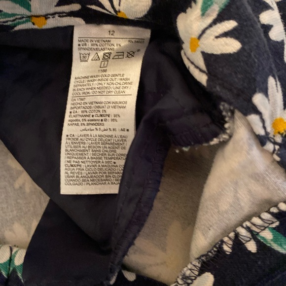 12 Old Navy Pixie Ankle Capri Pants Navy/White Daisy Print - Picture 5 of 6